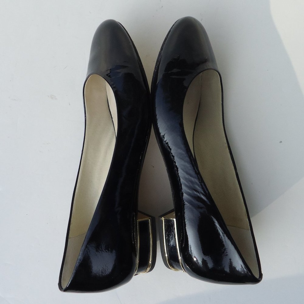 SIZE 7.5M. MICHAEL Michael Kors patent leather shoes. - Picture 9 of 16